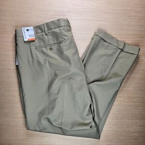 Van Heusen Mens Classic Fit Pleated Traveler Pants 42x30 Khaki Beige No Iron NEW